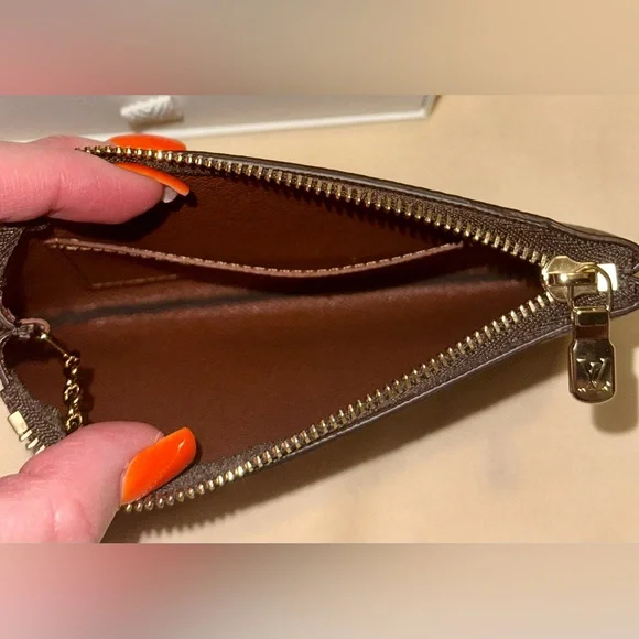 Louis Vuitton Key Pouch S - Picture 8 of 11